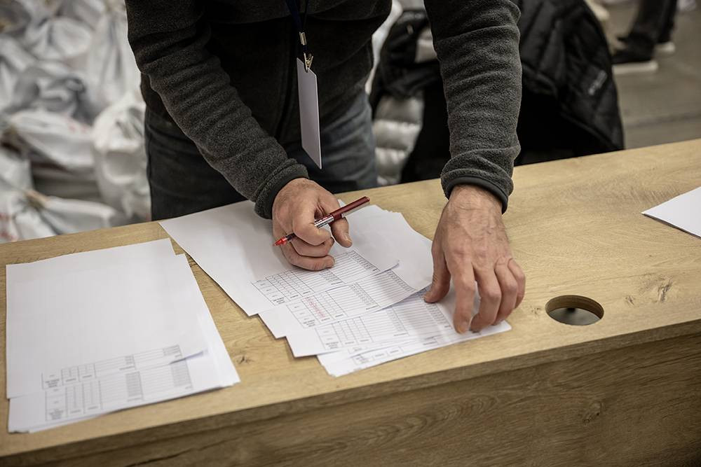 Yurt dışı temsilciliklerde kullanılan 1 milyon 817 bin oyun tasnifine başlandı - Resim: 25